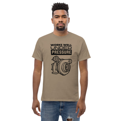 Works Well Under Pressure turbo graphic t-shirt — Marque